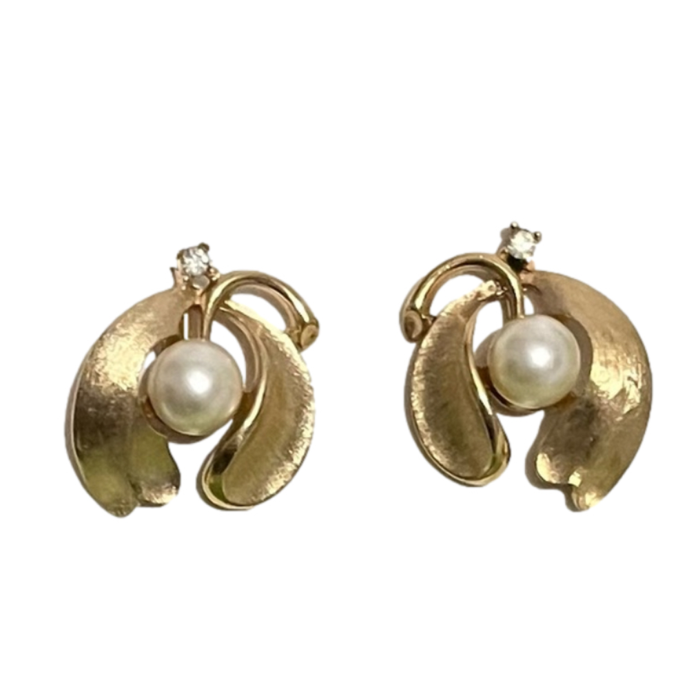 Crown Trifari Vintage Clip on Earrings